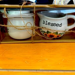 NWT sunflower sugar/creamer set
